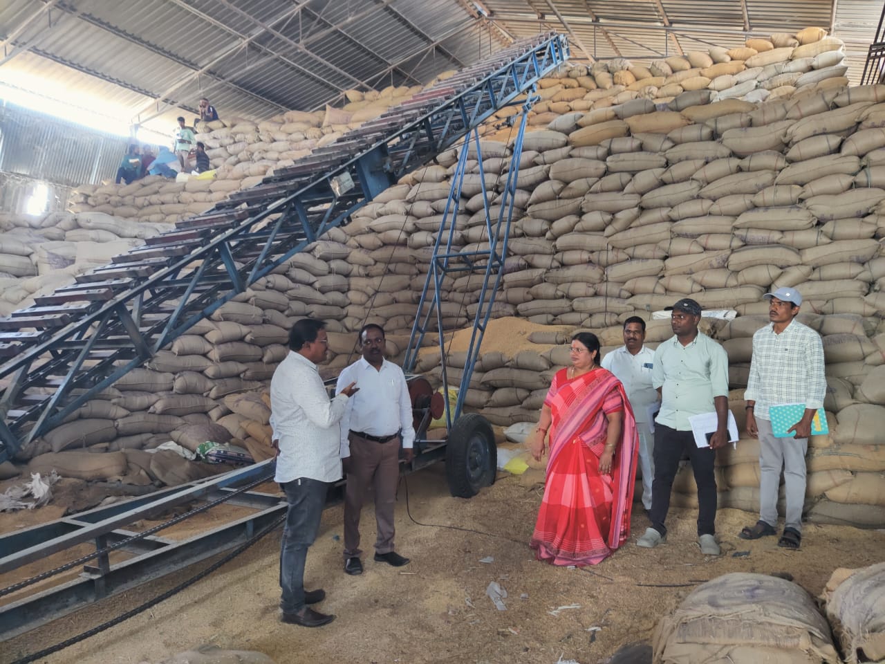 ధాన్యం కొనుగోళ్లను సజావుగా నిర్వహించాలి